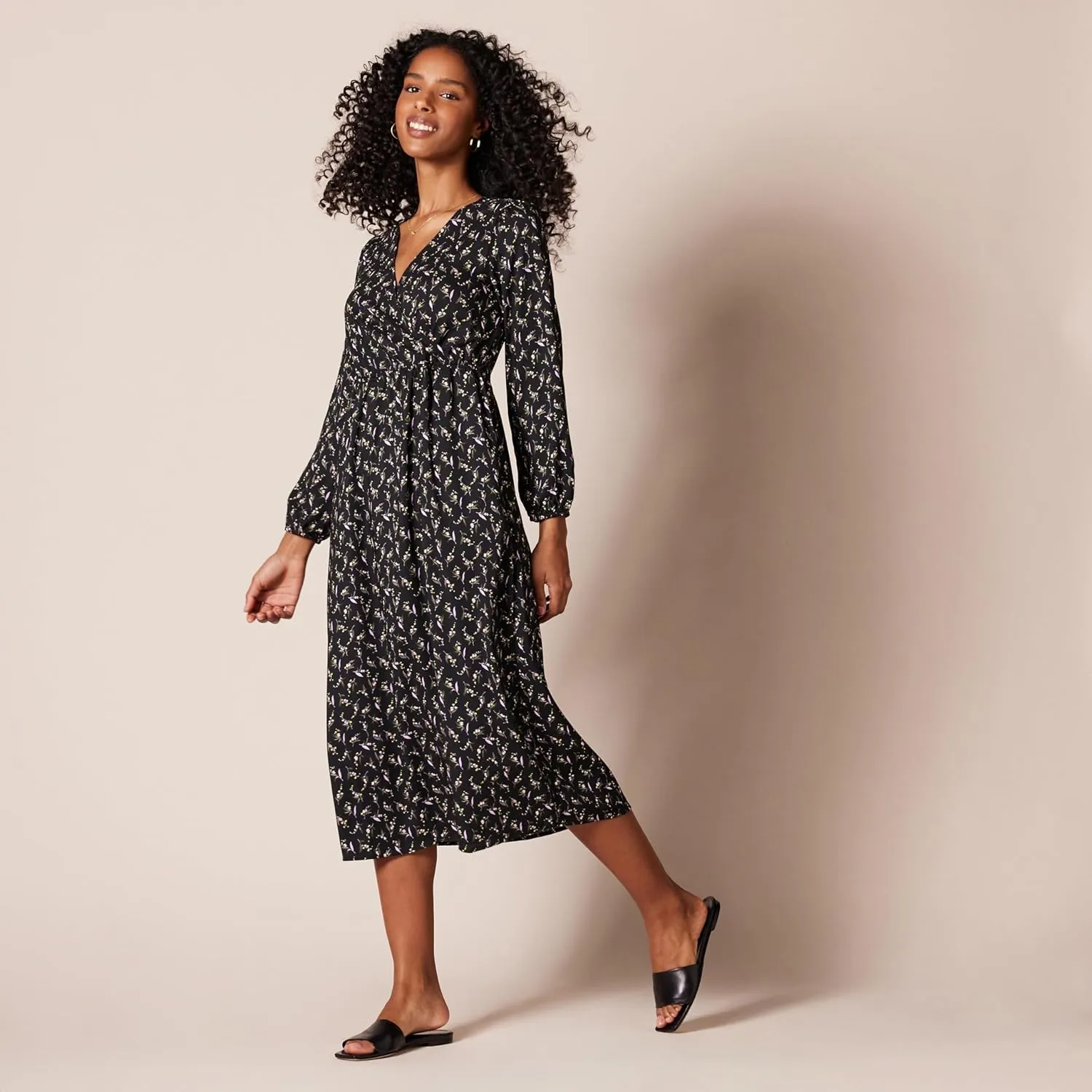 Amazon Essentials Women's Lightweight Georgette Long Sleeve V-Neck Midi Dress (Available in Plus Size)