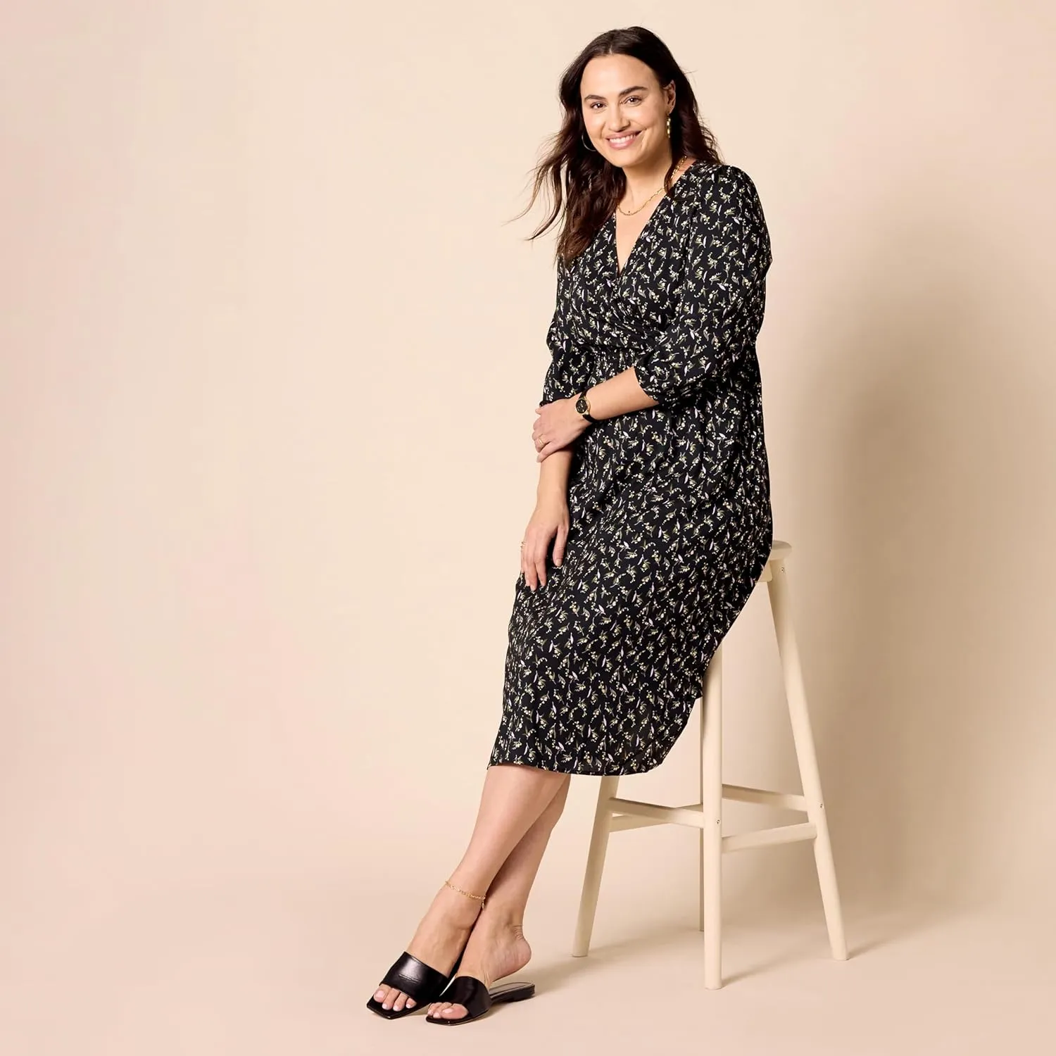 Amazon Essentials Women's Lightweight Georgette Long Sleeve V-Neck Midi Dress (Available in Plus Size)