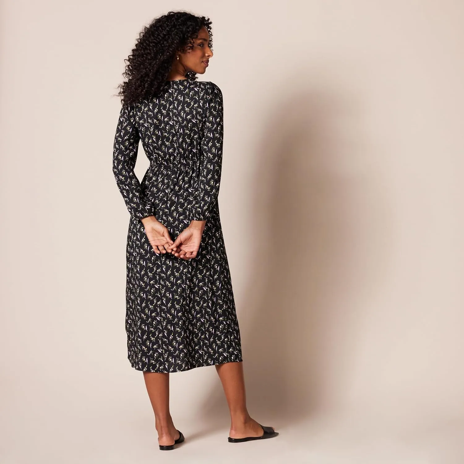 Amazon Essentials Women's Lightweight Georgette Long Sleeve V-Neck Midi Dress (Available in Plus Size)